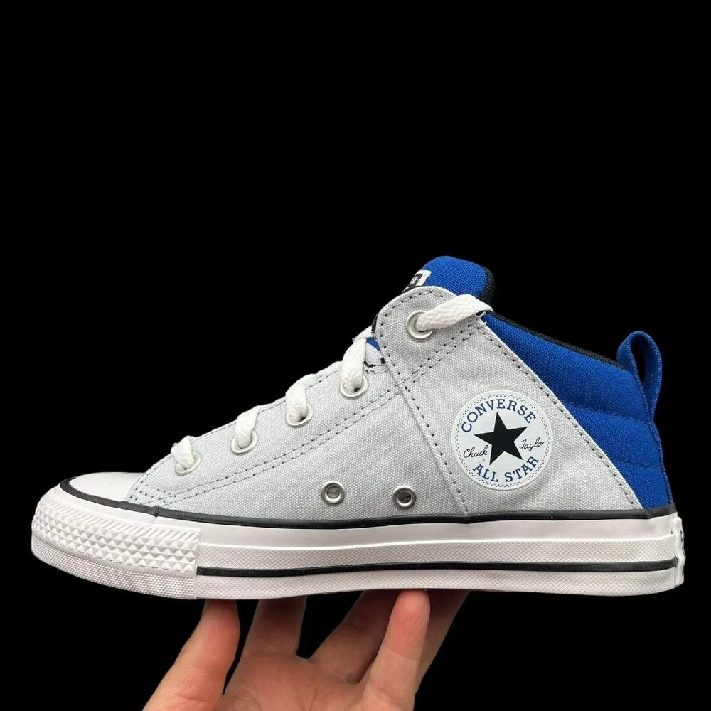 Converse Chuck Taylor All Star Youth Boys Mid Top Shoe Size 4-5 Light/Royal Blue